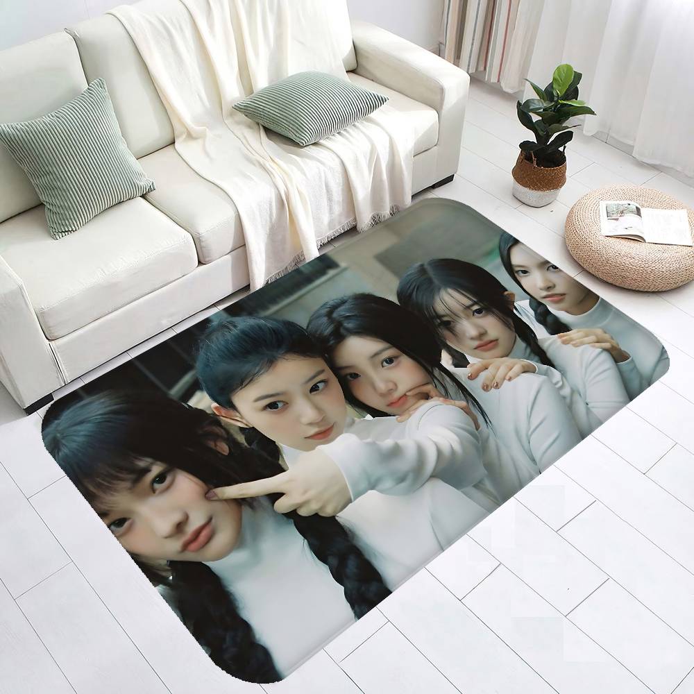 Home Textiles Group - Kpop Group I-Illit Schattige Meisjes Deurmat